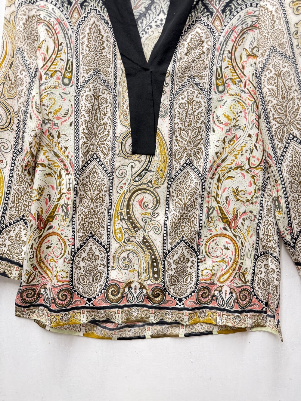 Etro Black and Cream Paisley V-Neck Top - Picture 5 of 8